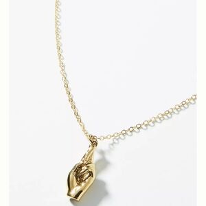 Elegant Gold Pendant Necklace